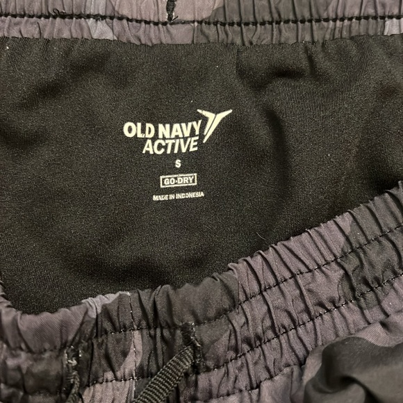 Old Navy Camo active shorts - Picture 3 of 4